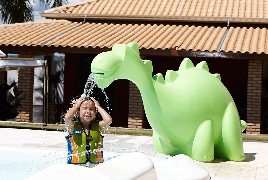 Cascada Fred diversion y ocio piscina hijos